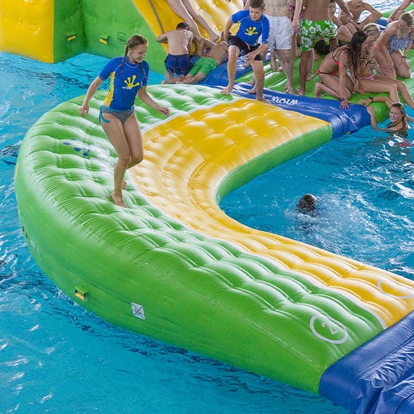 30016_Curve_2018_pool_003_web