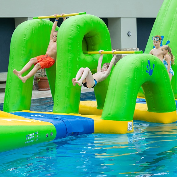 30188_HighBars_Pool_01