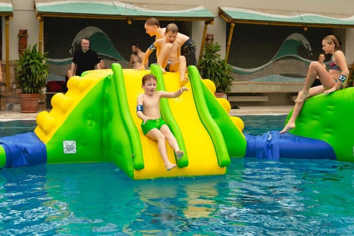 33005_Downhill_2018_pool_001_web-720x480