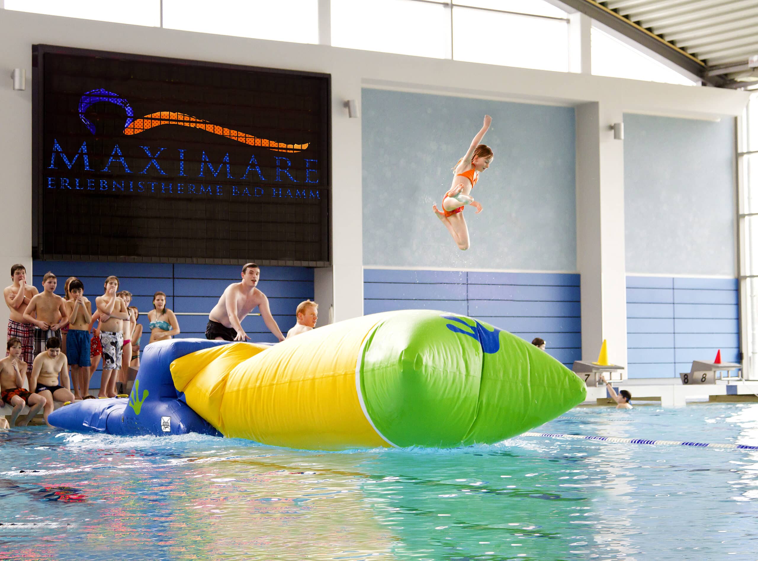 30019_Flip_2017_pool_001